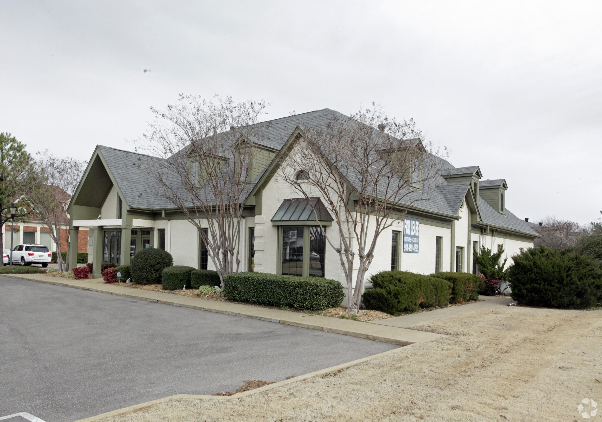 242 Poplar View Pky, Collierville, TN à louer Photo principale– Image 1 sur 8