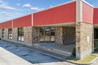 2313 W Arkansas Ln, Pantego, TX à louer Photo de l’immeuble– Image 1 sur 5