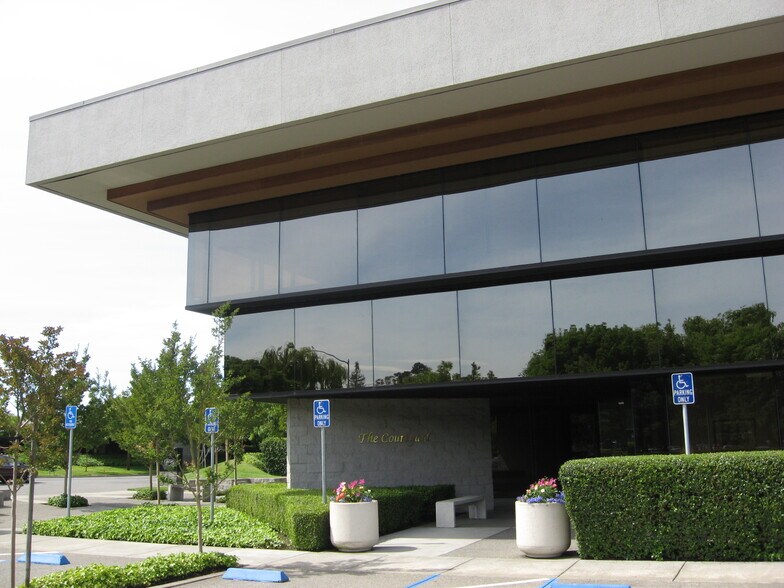 141 Stony Cir, Santa Rosa, CA à louer - Photo de l’immeuble – Image 2 sur 5