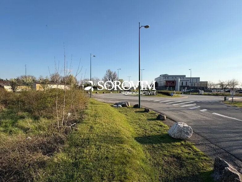 Avenue Satolas Green, Pusignan à vendre - Photo de l’immeuble – Image 3 sur 4