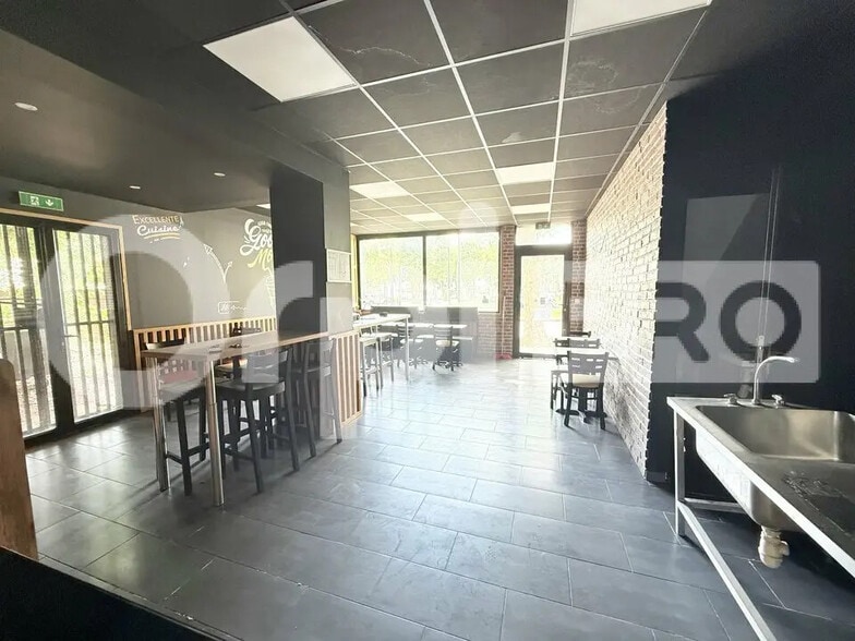 Local commercial dans Le Havre à louer - Photo de l’immeuble – Image 3 sur 9