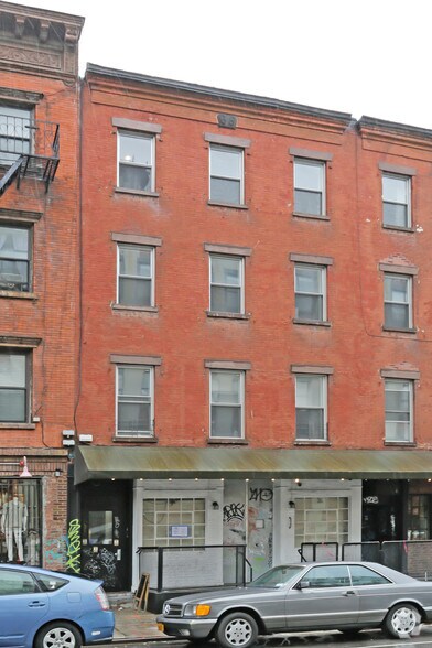 68 Greenpoint Ave, Brooklyn, NY à louer - Photo principale – Image 1 sur 14