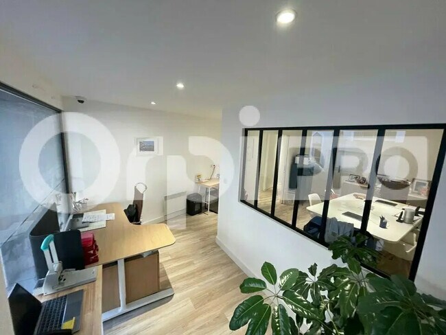 Plus de détails pour Local commercial à vendre