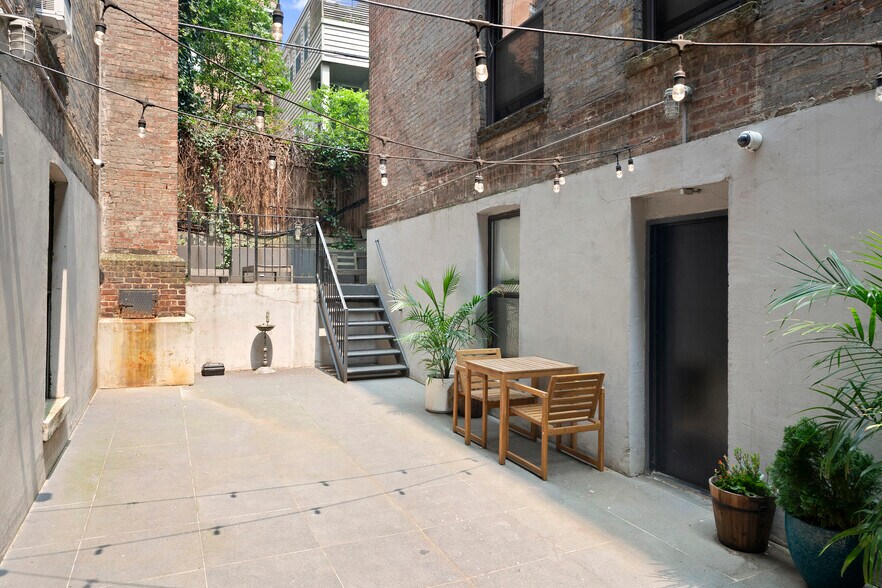 409-413 E 84th St, New York, NY à vendre - Photo de l’immeuble – Image 2 sur 12