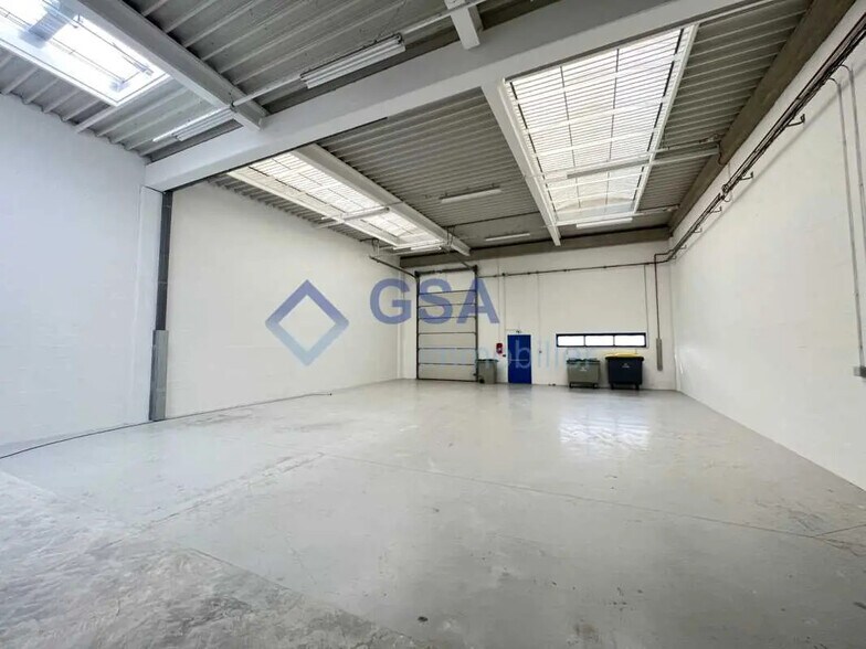 Bureau dans Moissy-Cramayel à louer - Photo de l’immeuble – Image 1 sur 12