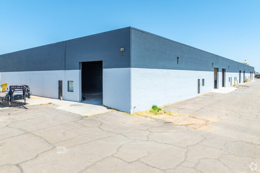 4225 W Indian School Rd, Phoenix, AZ à louer - Photo de l’immeuble – Image 2 sur 11