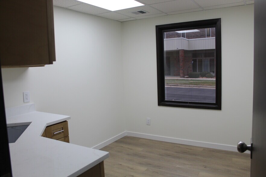300 N Hammes Ave, Joliet, IL à louer - Photo intérieure – Image 2 sur 6