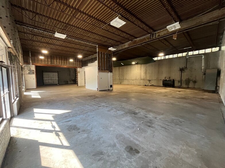 1221 Bedford St, Bridgewater, MA à louer - Photo intérieure – Image 3 sur 5