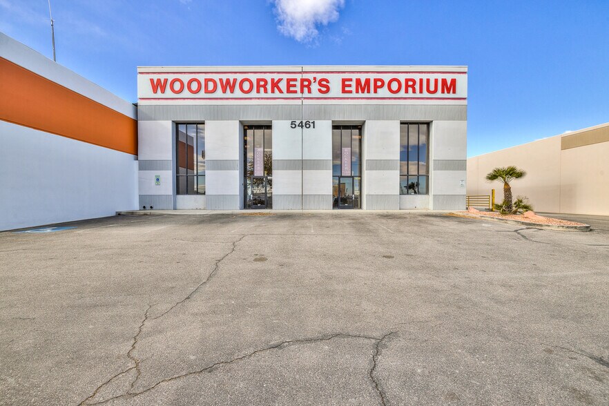 5461 Arville St, Las Vegas, NV à louer - Photo de l’immeuble – Image 2 sur 35
