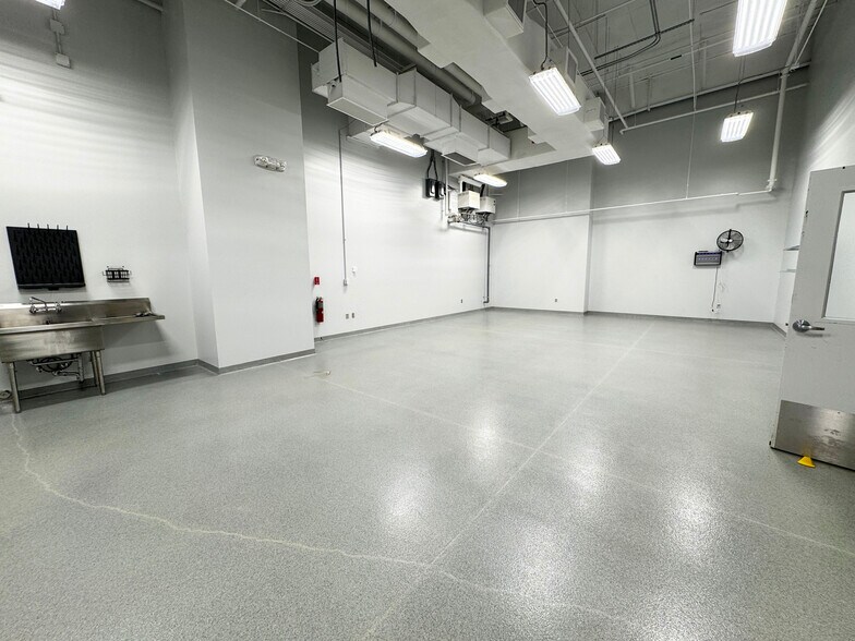 2100 Production Dr, Apex, NC à louer - Photo intérieure – Image 3 sur 13