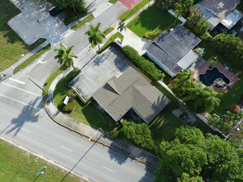 2718 Conroy Rd, West Palm Beach, FL à vendre - Photo de l’immeuble – Image 3 sur 20