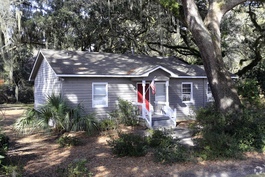 Miller Dr and Sams Point Rd Properties portefeuille de 3 biens à vendre sur LoopNet.fr - Photo principale – Image 2 sur 3