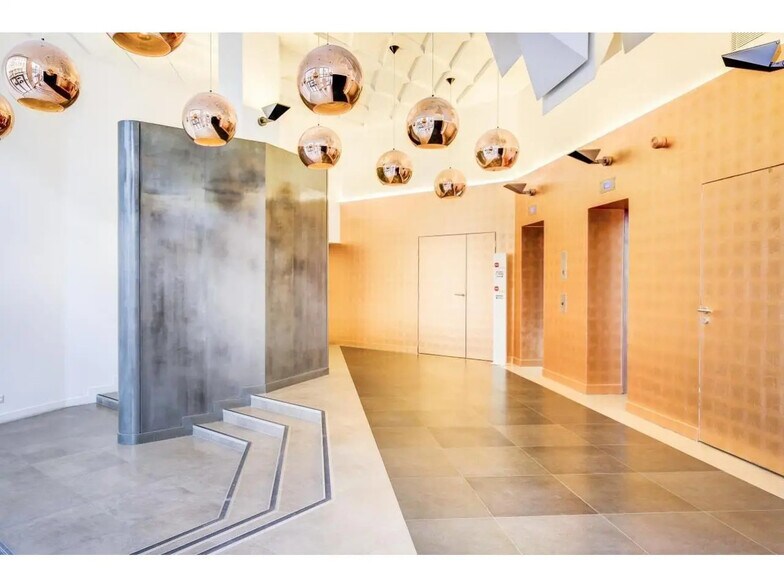 6 Avenue Gustave Eiffel, Montigny-le-Bretonneux à louer - Hall d’entrée – Image 2 sur 11