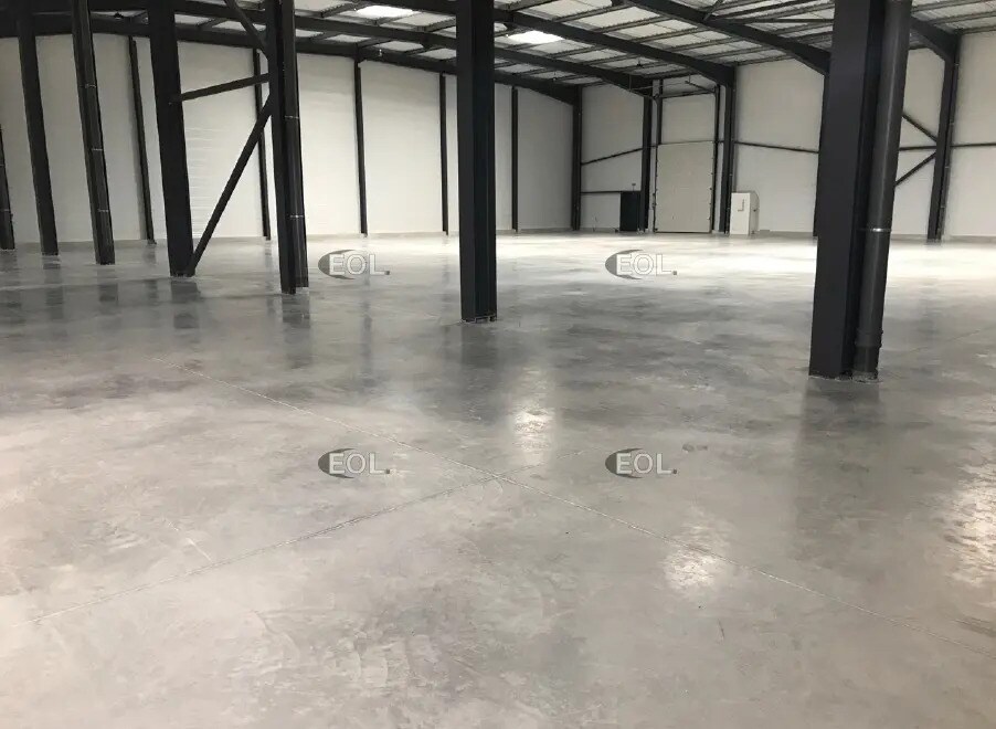 Local d’activités dans Signes à louer Photo de l’immeuble– Image 1 sur 3