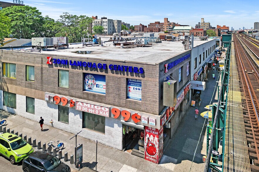 78-14 Roosevelt Ave, Jackson Heights, NY à vendre - Photo de l’immeuble – Image 1 sur 11