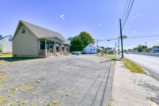 702 State Route 18, East Brunswick, NJ à vendre - Photo de l’immeuble – Image 3 sur 13