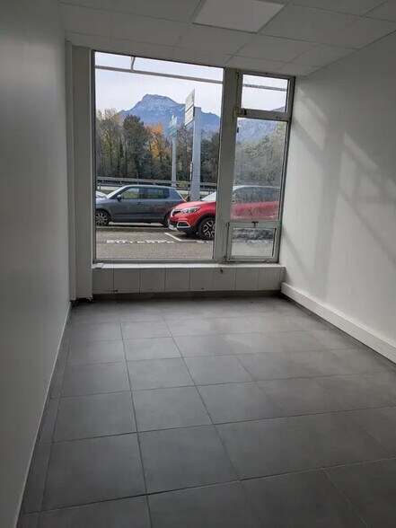 Local commercial dans Saint-Martin-le-Vinoux à vendre - Photo intérieure – Image 3 sur 10