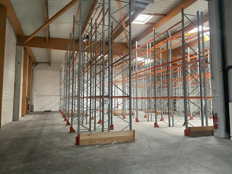 Local d’activités dans Gonesse à louer - Photo de l’immeuble – Image 3 sur 6