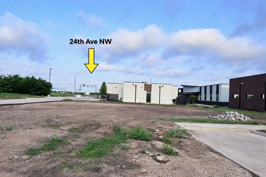 24th Ave, Norman, OK à louer - Photo de l’immeuble – Image 3 sur 6