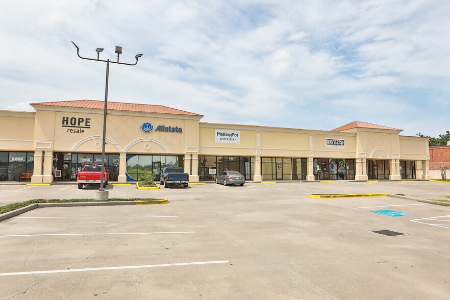 19786 Highway 105 W, Montgomery, TX à louer - Photo principale – Image 1 sur 10