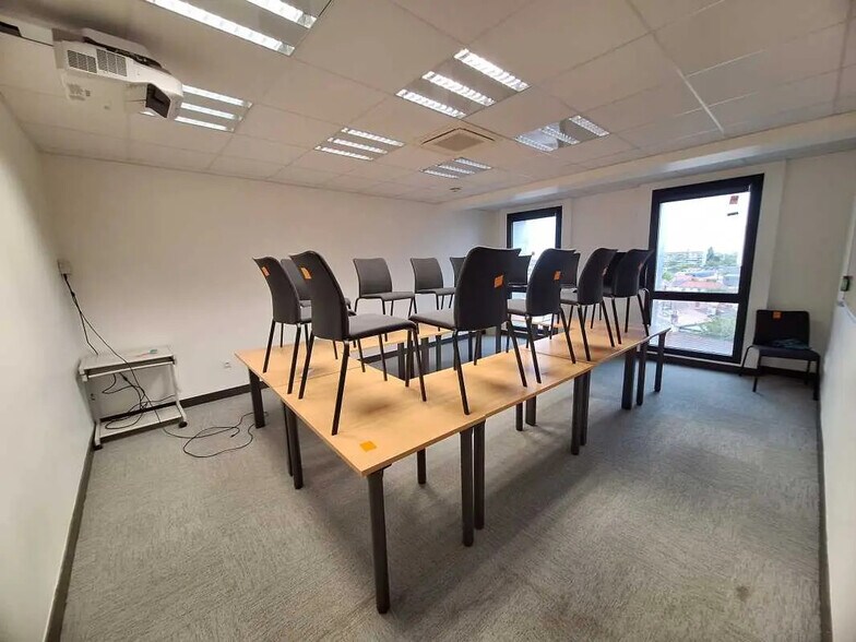 Bureau dans Bordeaux à louer - Photo de l’immeuble – Image 3 sur 8