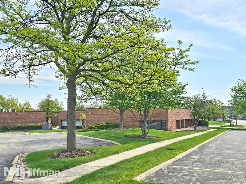 945 N Plum Grove Rd, Schaumburg, IL à vendre Photo de l’immeuble– Image 1 sur 12