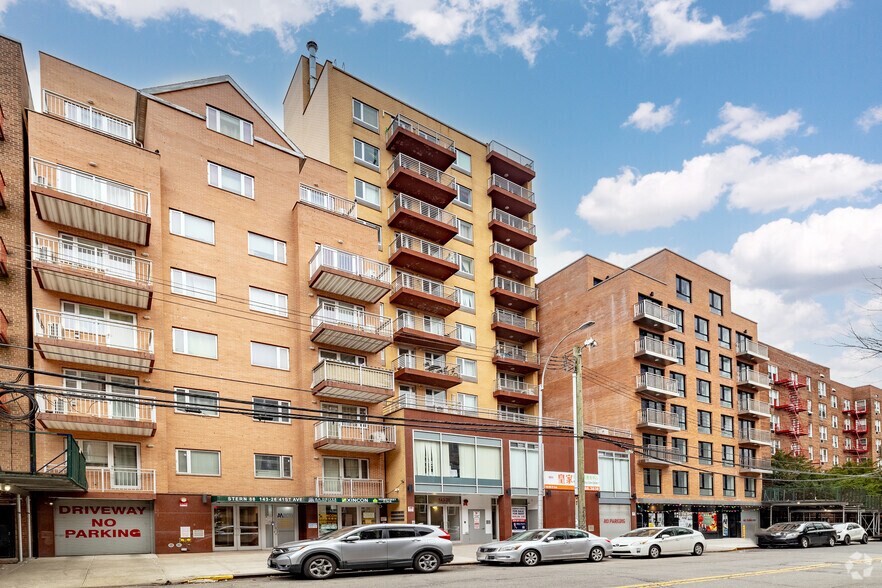 143-26 41st Ave, Flushing, NY à vendre - Photo principale – Image 1 sur 18