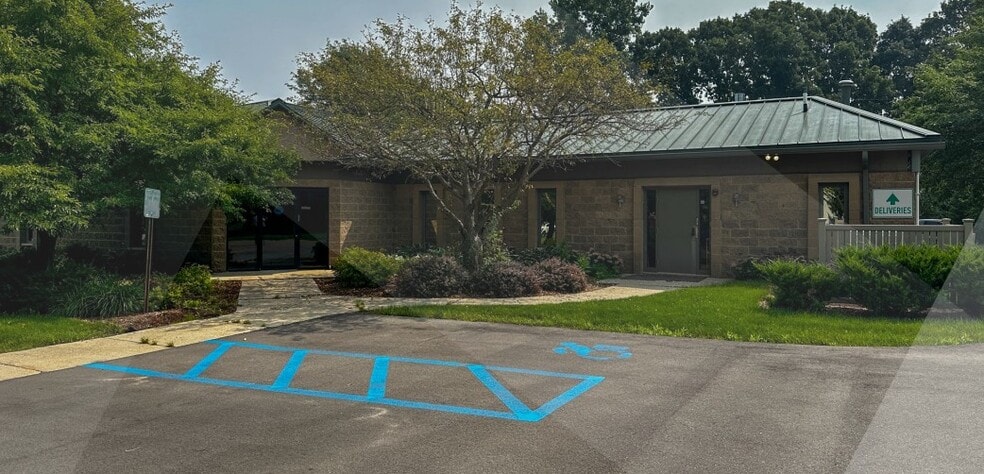 2434 Bishop Cir E, Dexter, MI à vendre - Photo de l’immeuble – Image 2 sur 11