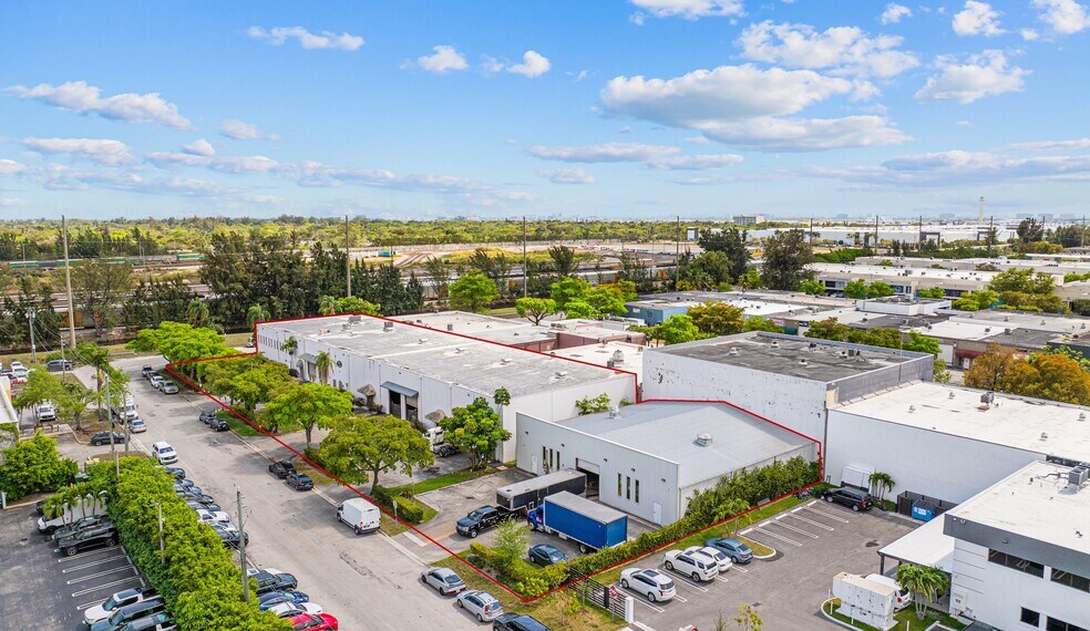 6900 NW 52nd St, Miami, FL à vendre - Photo principale – Image 1 sur 16