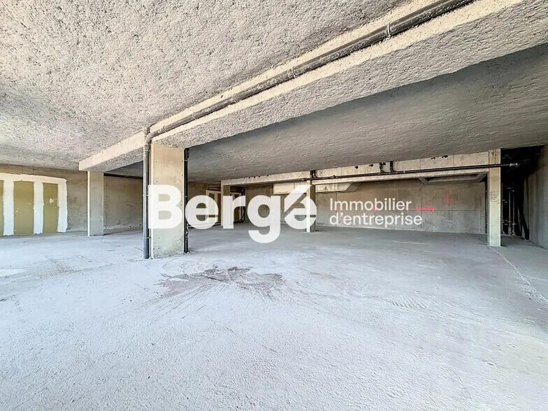 Local commercial dans Saint-Laurent-du-Var à louer - Photo de l’immeuble – Image 3 sur 6