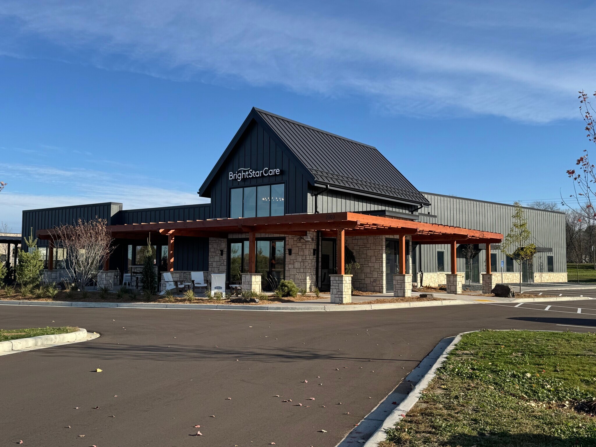 2200 Jack Breault Dr, Hudson, WI à louer Photo principale– Image 1 sur 6