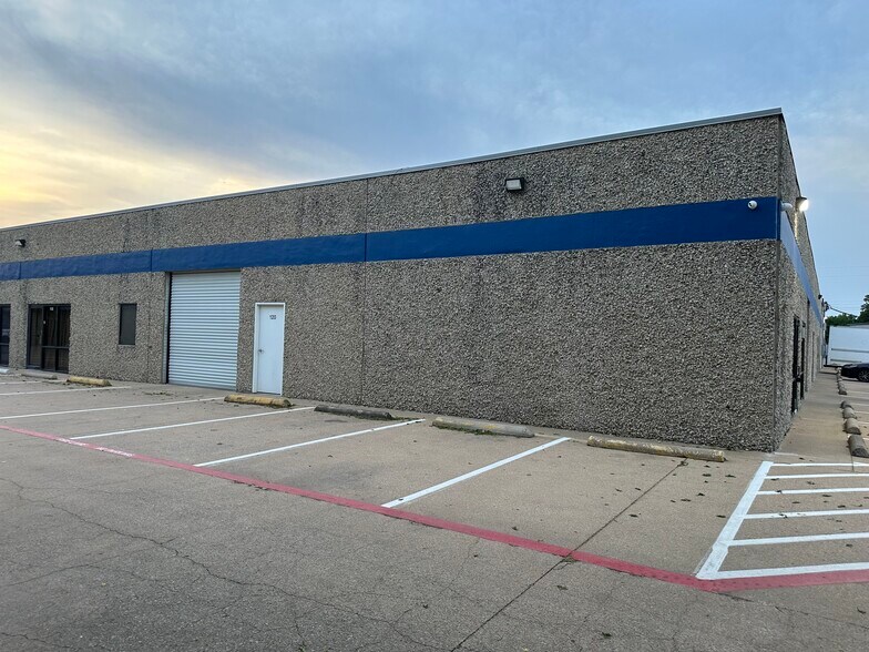 2540 Glenda Ln, Dallas, TX à louer - Photo de l’immeuble – Image 3 sur 3