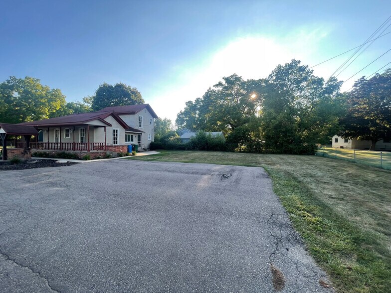 620 W Commerce Rd, Commerce Township, MI à vendre - Photo de l’immeuble – Image 3 sur 18