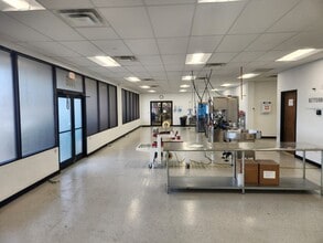 700 Broadhollow Rd, Farmingdale, NY à louer Photo intérieure– Image 1 sur 9