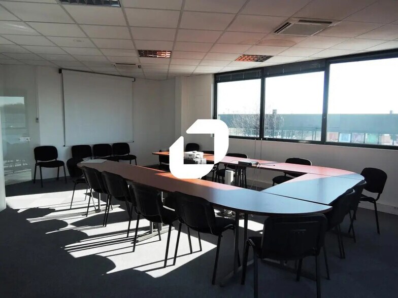 Bureau dans Montévrain à louer - Photo de l’immeuble – Image 2 sur 12