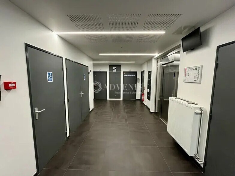 Local d'activités dans Nanterre à vendre - Photo de l’immeuble – Image 2 sur 10