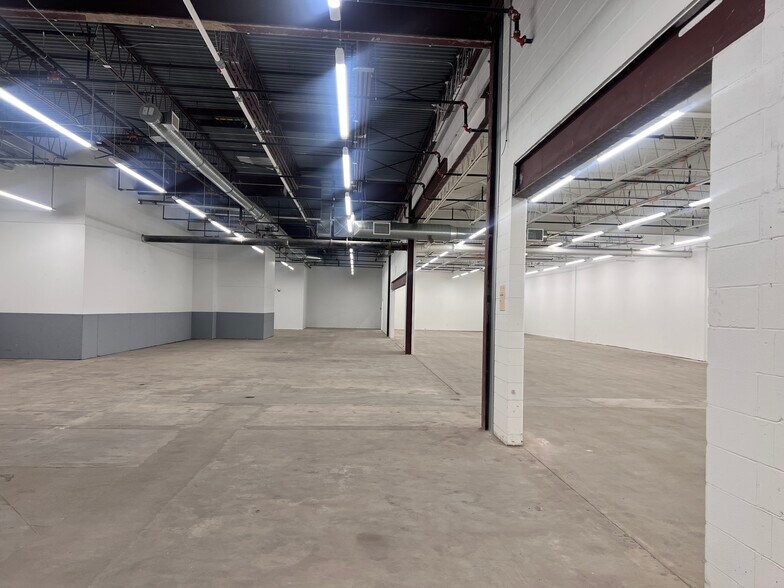 600 South St W, Raynham, MA à louer - Photo de l’immeuble – Image 3 sur 6