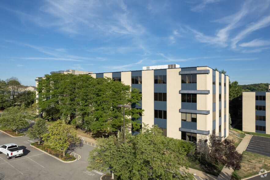 1301 Virginia Dr, Fort Washington, PA à louer - Photo de l’immeuble – Image 2 sur 25