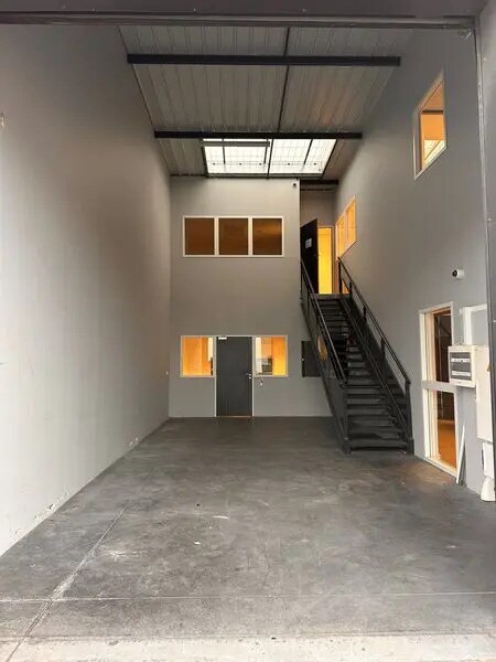 Plus de détails pour 10 Rue Jacquard, Chassieu - Local d'activités à louer
