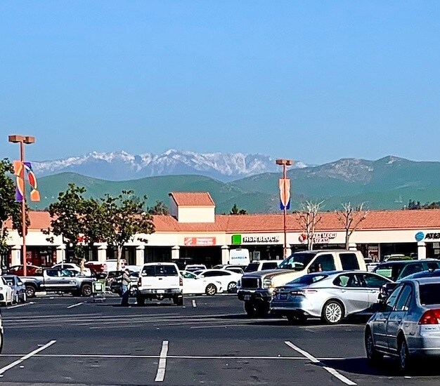820-940 W Henderson Ave, Porterville, CA à louer - Photo de l’immeuble – Image 2 sur 6