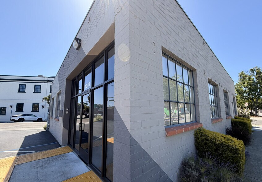 1003 Main St, Redwood City, CA à louer - Photo de l’immeuble – Image 2 sur 3