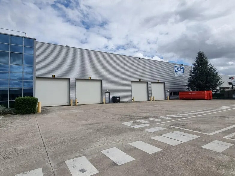 Local d’activités dans Compans à louer - Photo de l’immeuble – Image 3 sur 7