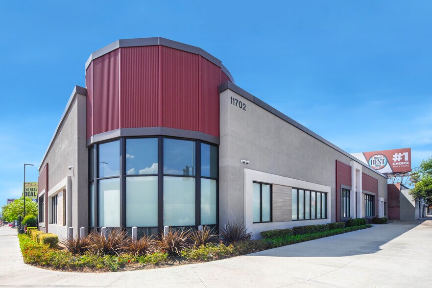 11702 Victory Blvd, North Hollywood, CA à vendre - Photo de l’immeuble – Image 2 sur 9