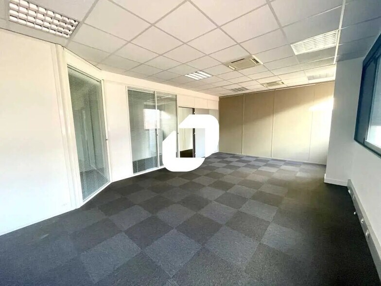 Bureau dans Lyon à louer - Photo de l’immeuble – Image 3 sur 13
