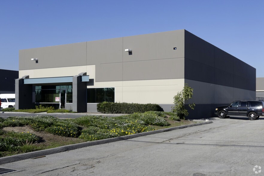 13009 Los Nietos Rd, Santa Fe Springs, CA à louer - Photo de l’immeuble – Image 3 sur 3
