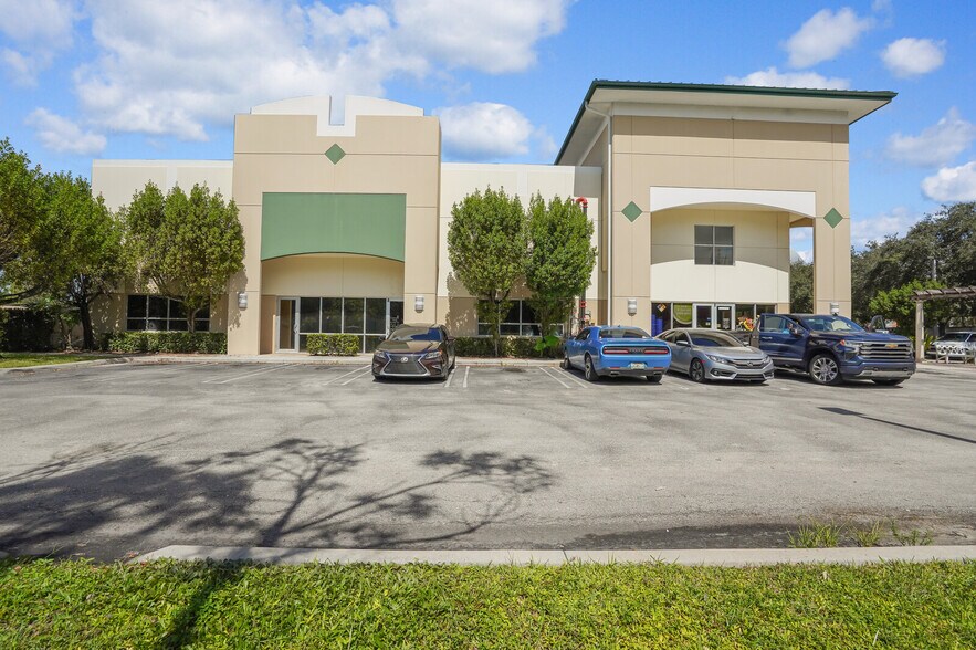 10101 Lantana Rd, Wellington, FL à louer - Photo de l’immeuble – Image 1 sur 34
