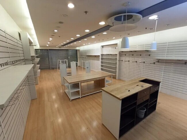 Plus de détails pour Local commercial à vendre