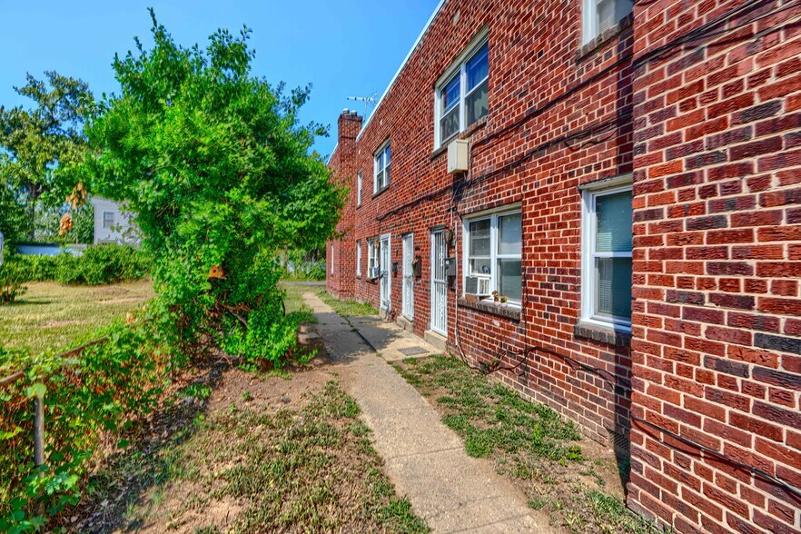 1118 46th St NE, Washington, DC à vendre - Photo de l’immeuble – Image 2 sur 11