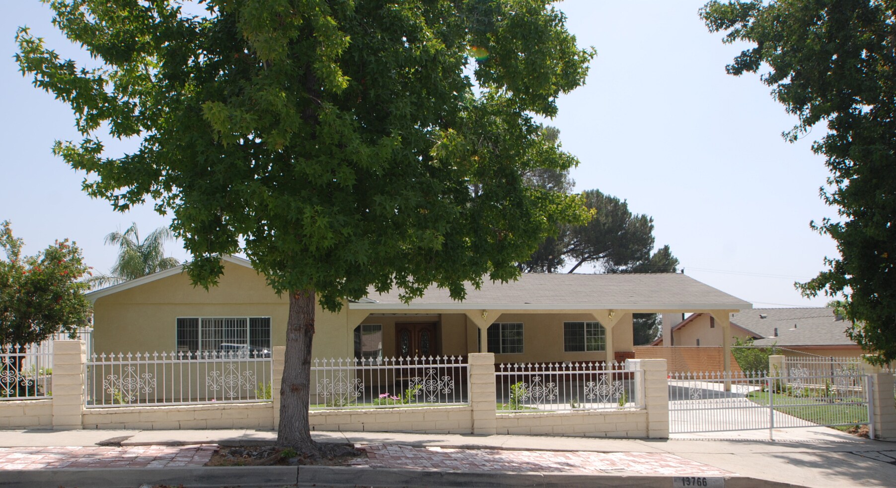 13766 Paddock St, Sylmar, CA à louer Photo de l’immeuble– Image 1 sur 22