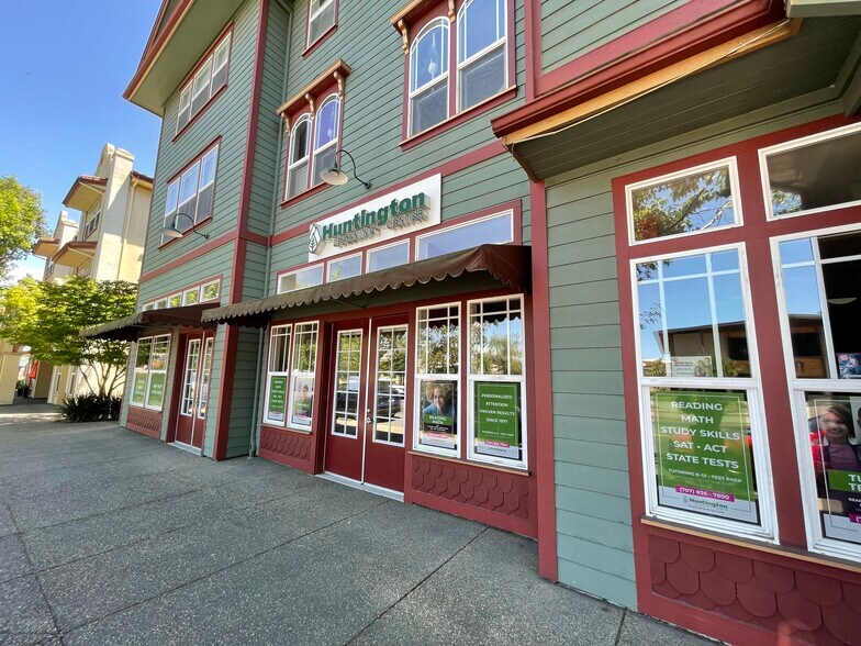 220-220 Windsor River Rd, Windsor, CA à louer - Photo de l’immeuble – Image 2 sur 4